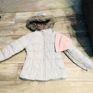 Girls puffer jacket in size 4T with hoodie and extra hat. NWT